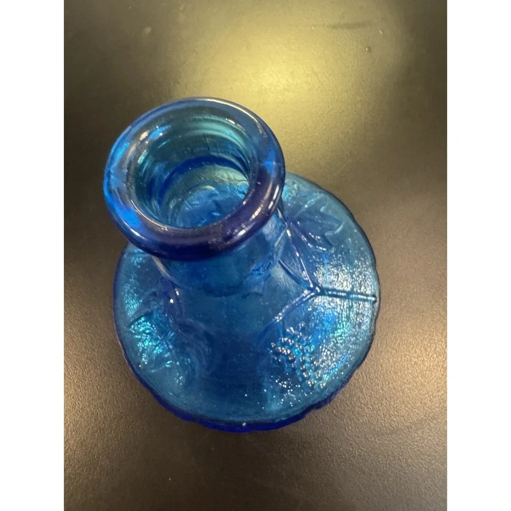 L E Smith Heavy Turquoise Or‎ Sea Blue Color Glass Grapes & Leaves Candle Holder